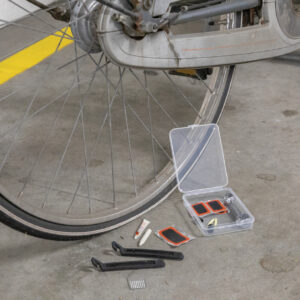 Kit de reparación de bicicletas compactotransparente