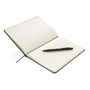 Libreta básica A5 de tapa dura con bolígrafonegro